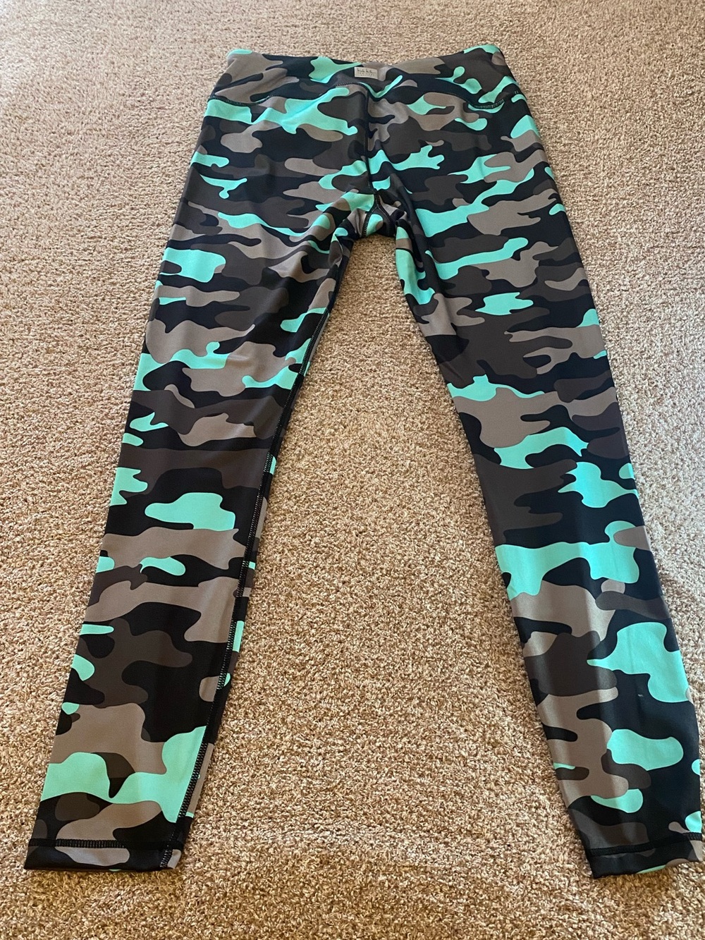 Nicole Miller Women’s Camo Active Leggings - Mint & Black